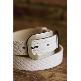 Bel ženski usnjen pleten pas