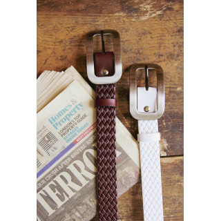 Bel ženski usnjen pleten pas