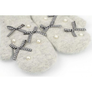 Ženske zimske rokavice s pentljami in perlami v sivi barvi