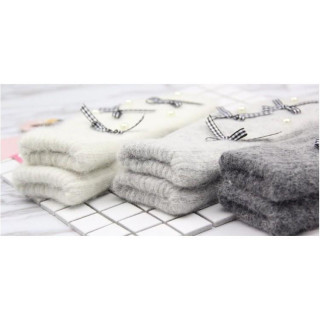 Ženske zimske rokavice s pentljami in perlami v sivi barvi