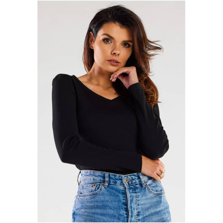 Črna rebrasta majica z v-izrezom