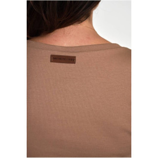 Rebrasta bež majica z v-izrezom