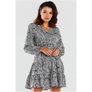 Črno-bela vzorčasta obleka z volančkom