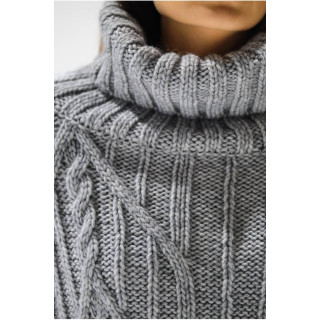 Topel ženski pulover z želvo v sivi barvi