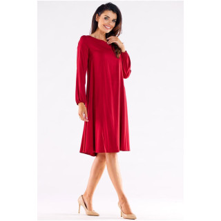 Rdeča obleka v obliki trapeza