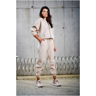 Ohlapne ženske hlače v bež barvi