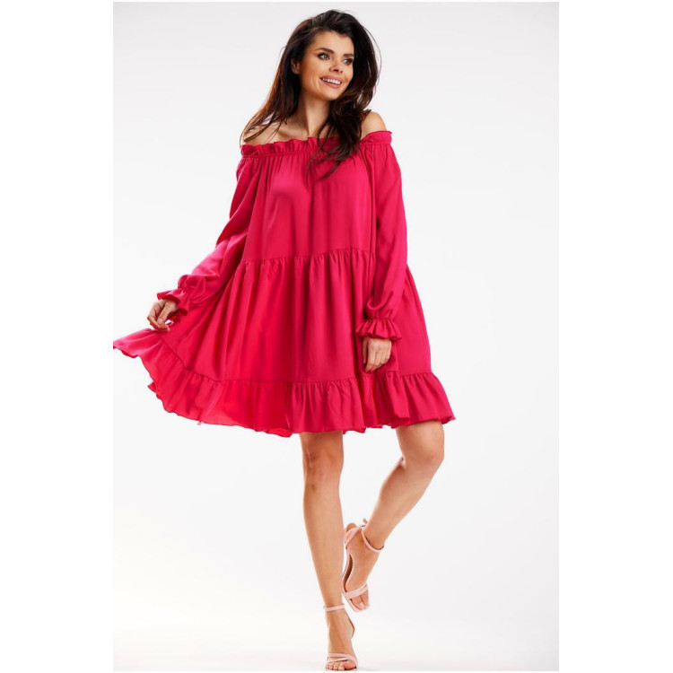 Obleka z volančki in pasom v barvi fuksije