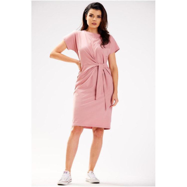 Rožnata midi obleka z asimetričnimi zavezami