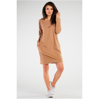 Ohlapna bež obleka z dolgimi rokavi