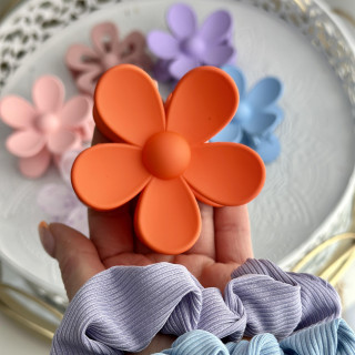 Oranžna sponka za lase