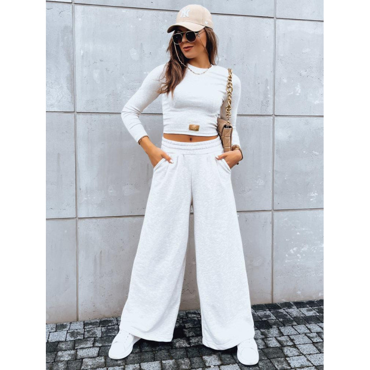 Ženski komplet v svetlo bež barvi