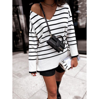 Črtast bel pulover z ovratnikom