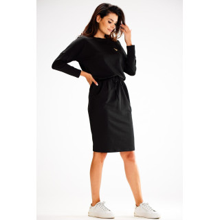 Črna ohlapna obleka z vrvico v pasu