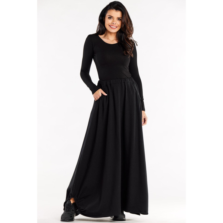 Črno maxi krilo z elastiko v pasu