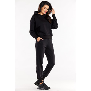 Ravne ženske trenirke črne barve