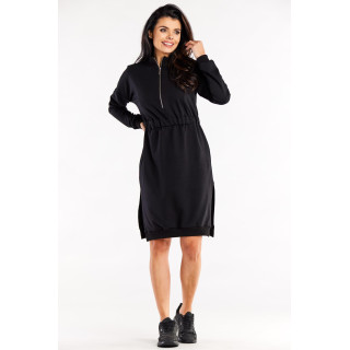 Črna obleka z elastiko v pasu in razporki