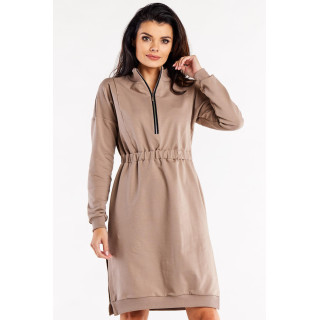 Bež obleka z elastiko v pasu in razporki