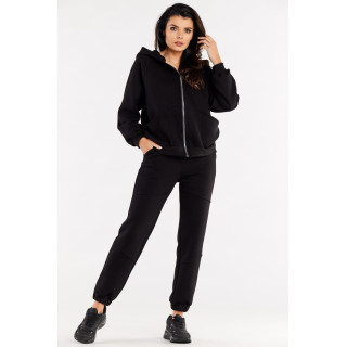 Ohlapne ženske trenirke v črni barvi