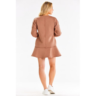 Trenirka, bež obleka z volančkom