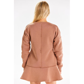 Trenirka, bež obleka z volančkom