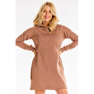 Bež obleka s kapuco