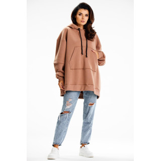 Ohlapen bež pulover z našitkom na hrbtu