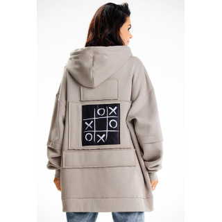 Siv ženski pulover z našitkom na hrbtu