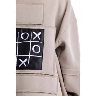 Siv ženski pulover z našitkom na hrbtu