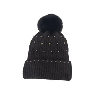 Ženska črna kapa z biseri