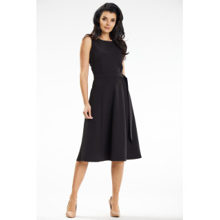 Ženska elegantna črna obleka s pasom