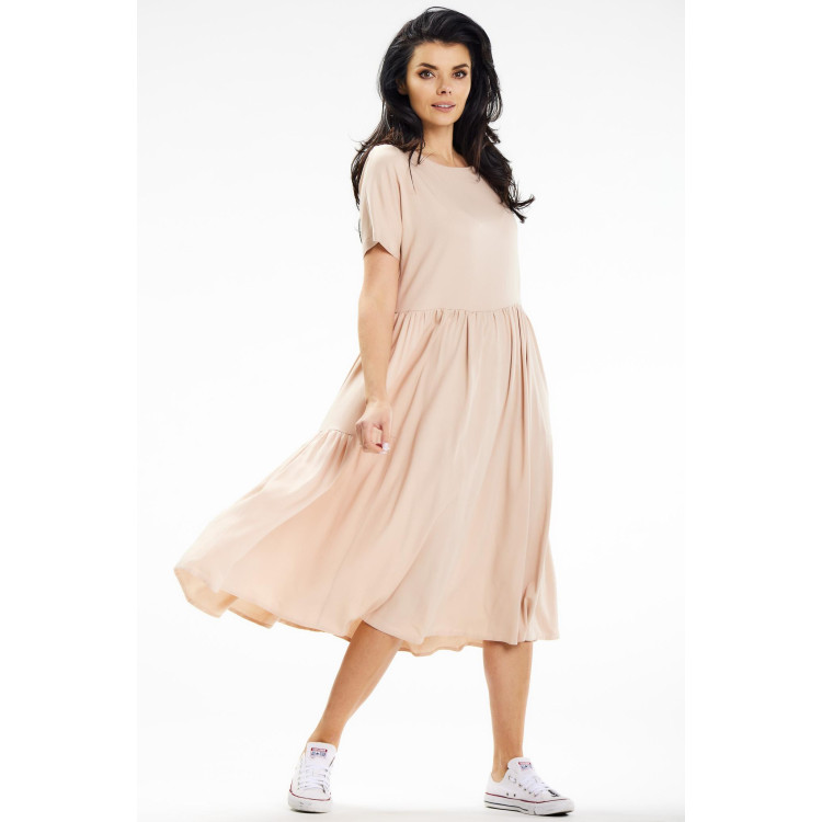 Ohlapna bež obleka s kratkimi rokavi