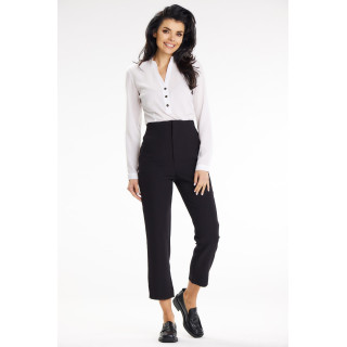 Bela oprijeta ženska srajca s stoječim ovratnikom