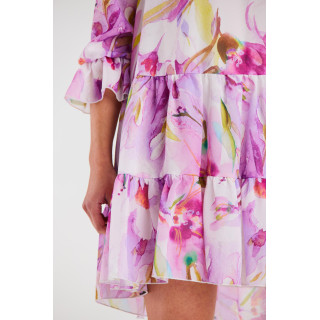 Vijolična ohlapna cvetlična obleka z naborki