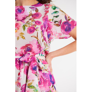 Ženska roza in bela cvetlična obleka s pasom