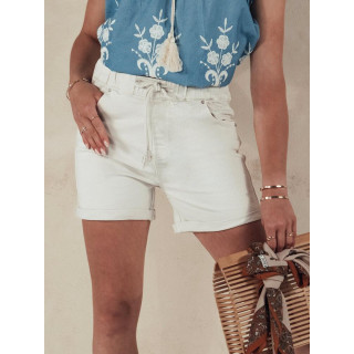 Svetlo bež ženske kratke hlače z elastiko v pasu