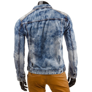 Moška denim jakna v nekoliko ponošenem videzu