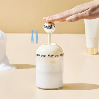 Črna elegantna posodica za penjenje kozmetike