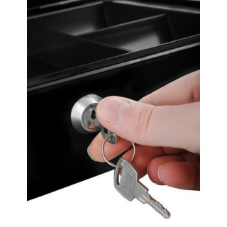 Velika črna kovinska blagajna/sef