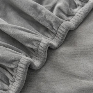 Prevleka za stol iz sivega velurja