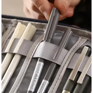 Organizator kablov v sivi barvi