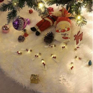 Bela krznena preproga pod jelko - 120 cm