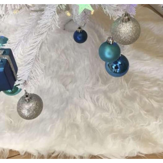 Bela krznena preproga pod jelko - 150 cm