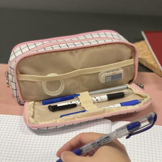 Triprekatna peresnica s karirastim vzorcem