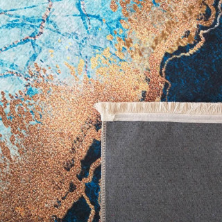 Zlato-modrý koberec s abstraktným vzorom