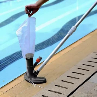 Sesalnik za tla bazena