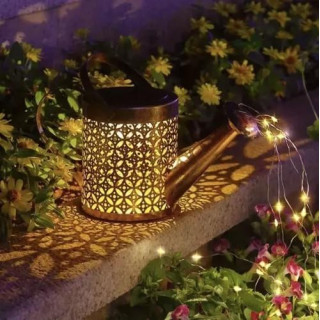 Okrasna vrtna solarna zalivalka