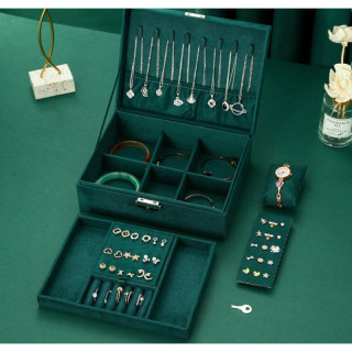 Zelena škatla za nakit s številnimi predelki