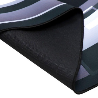 Črno-bela igralna podloga za HELLS CHAIR