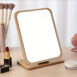 Stoječe leseno kozmetično ogledalo