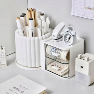 Bel organizator za kozmetiko